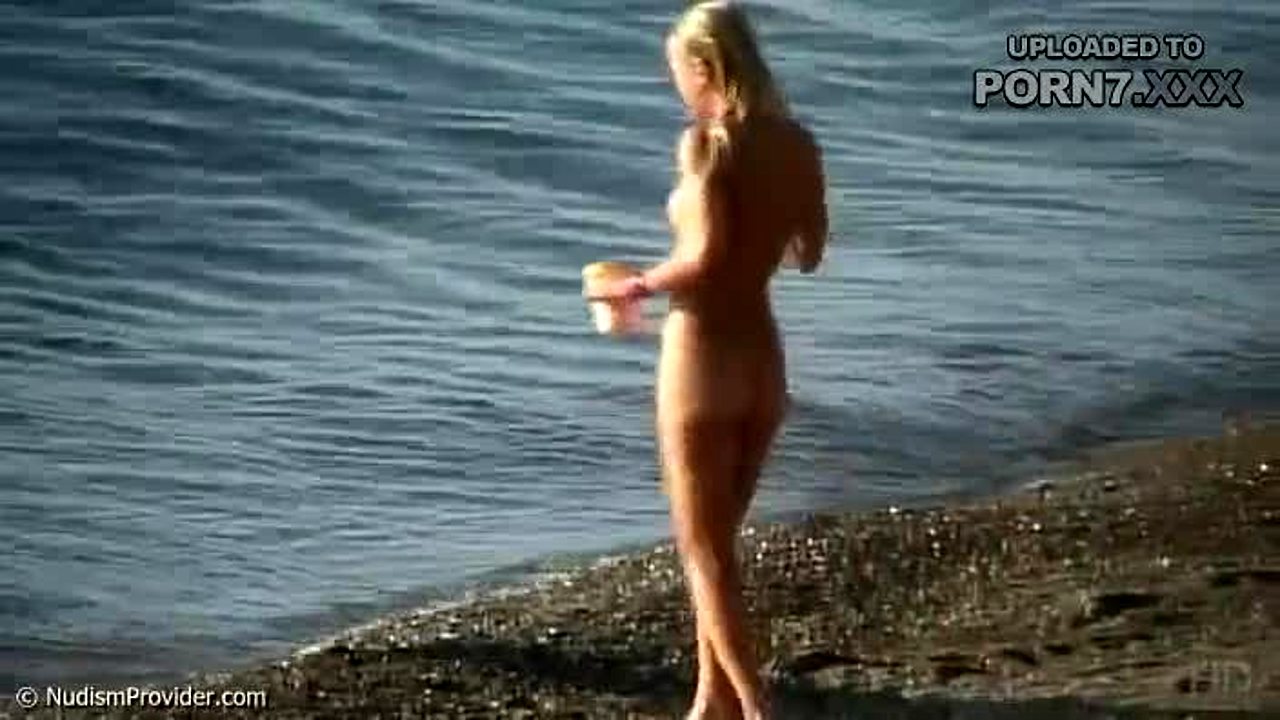 Uden tvivl den hotteste nøgne krop på en nudiststrand - Voyeur, Langt hår, Amatører pic