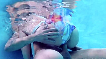 Lesbian In Pool Порно Видео | bogema707.ru